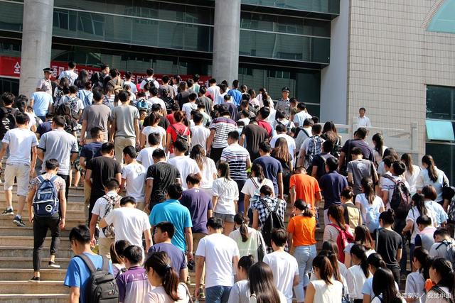 专科生不能报名四级吗,专科生四级英语通过率多少