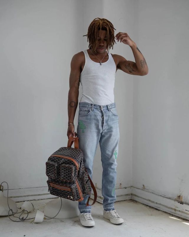 Kanye侃爷的原味儿包卖了35万！哈哈哈哈哈哈啊牛批