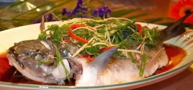 汕尾人吃海鲜,原来海边人是这样吃海螺的