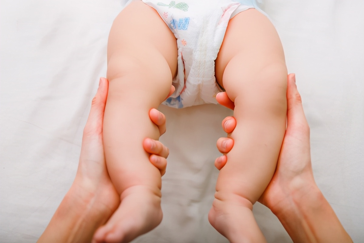 宝宝便秘睡觉可以做排气操吗,宝宝便秘肚子胀最快通便的手法