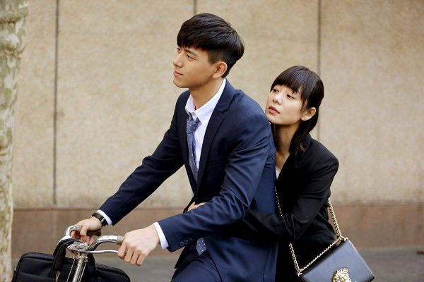 李现合作过的女星王真儿,李现王真儿吻戏完整版