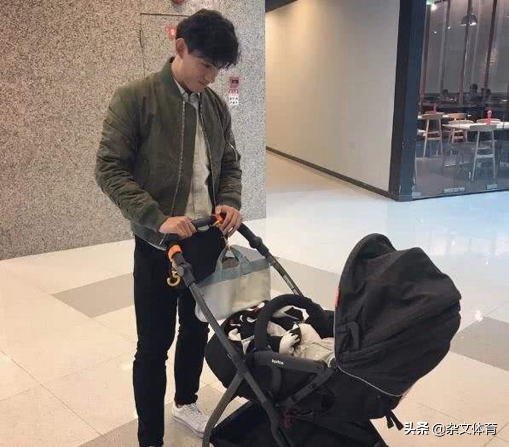 上港夺冠武磊和老婆,上海上港主力与妻子