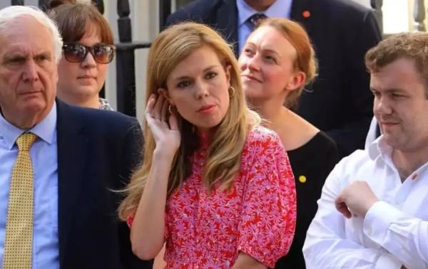 鲍里斯事件,鲍里斯离婚