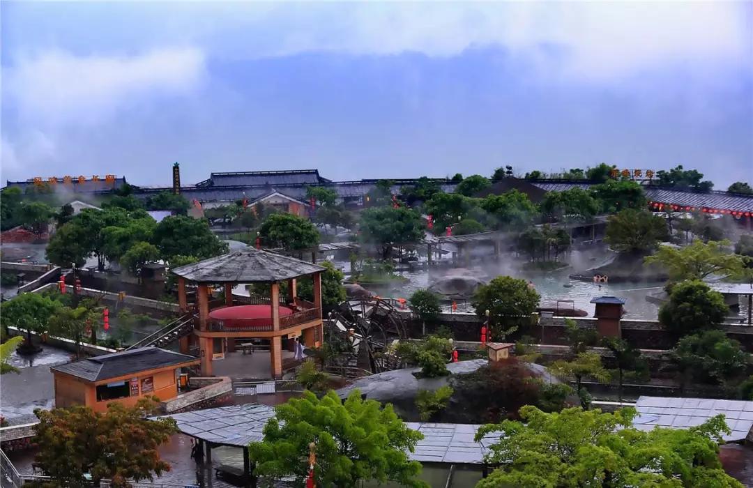 去云南哪里泡温泉最好,云南必去十大景区推荐