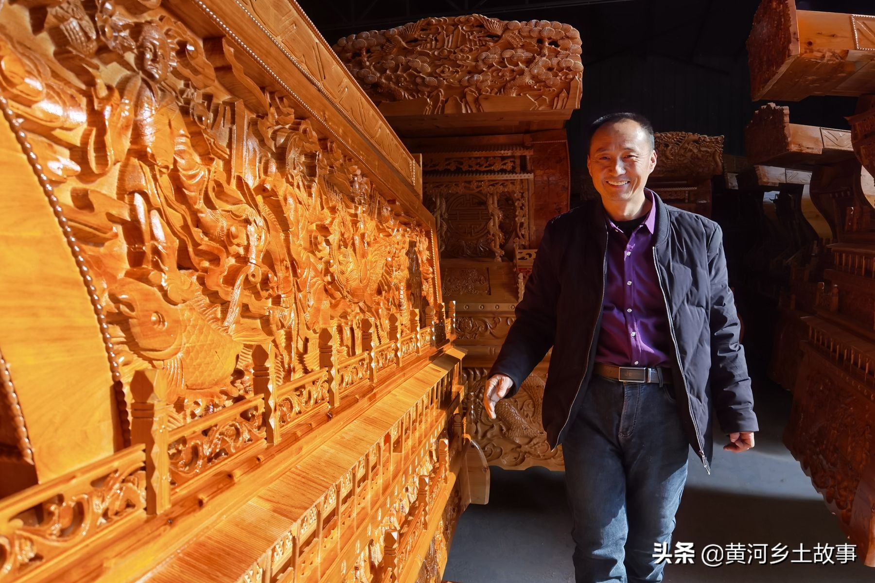 山西大哥做棺材视频,农村小伙做棺材