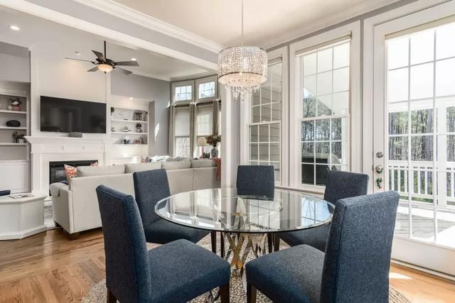 餐桌买什么样的好看又实用,餐桌桌垫一般用什么材质的好