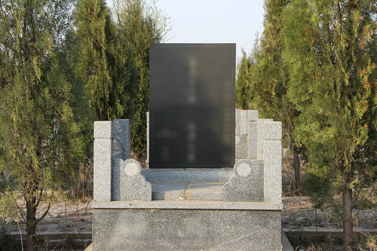 农村墓碑上有什么讲究,墓碑刻字讲究什么