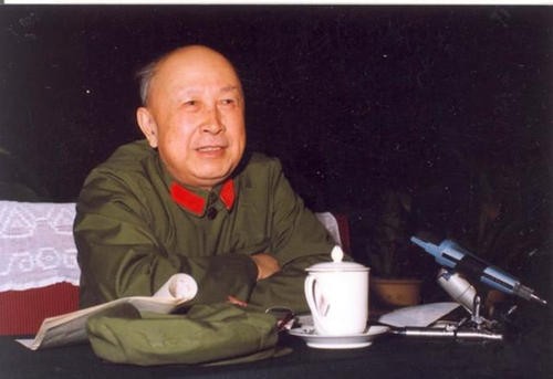 世界上最伟大的科学家爱因斯坦,牛顿和爱因斯坦谁是真正的天才