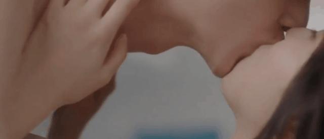 接吻尴尬吗,接吻尴尬场面