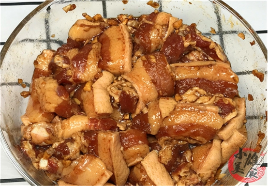 粉蒸肉里的香芋怎么做才不硬不干,做粉蒸肉的正确方法