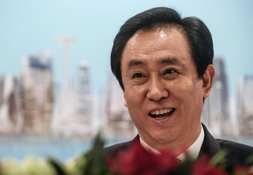 为这瓶水他砸下60亿，豪言一年要赚3百亿，结果18亿打折卖掉