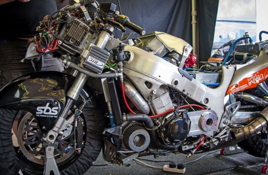 跑得最快的铃木涡轮隼,涡轮增压铃木隼直线加速