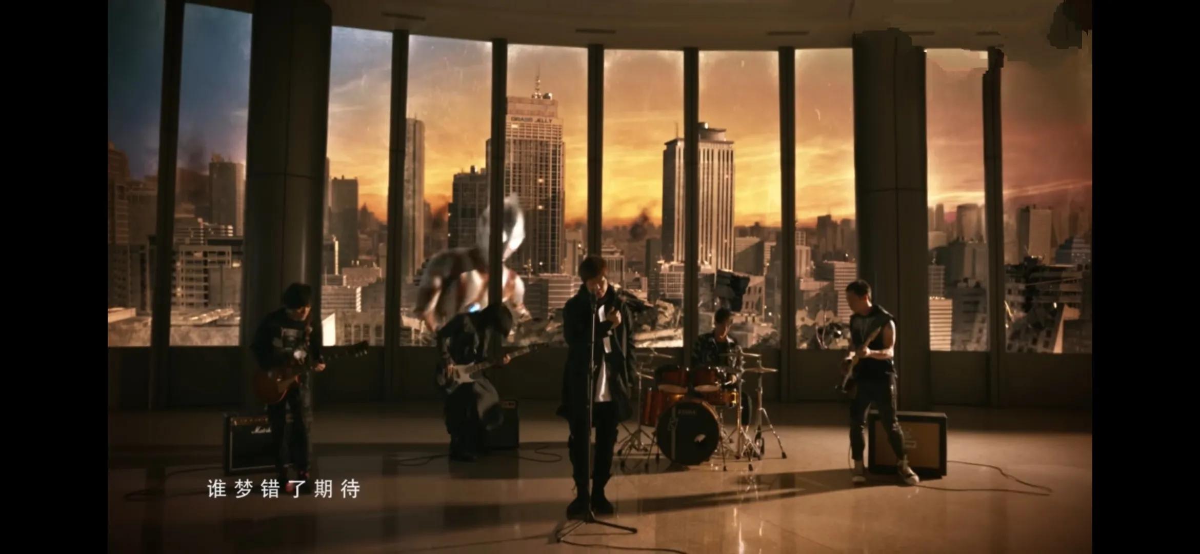 *月天五**花500万！拍了一部被地球人喷死的奥特曼