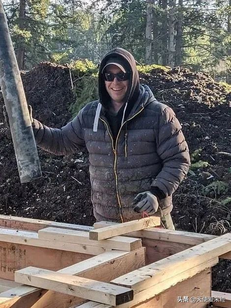 53岁结婚5次嫁给前世界首富,帕米拉·安德森丈夫