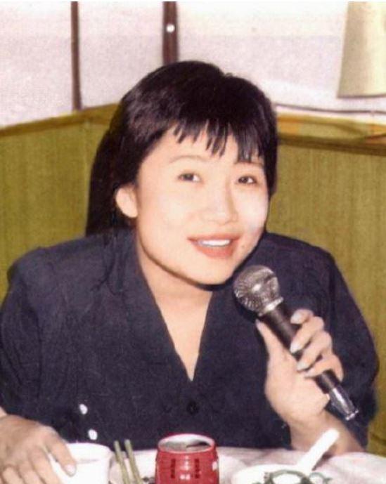 李娜一代歌后为什么要出家当尼姑,女歌手李娜在哪个寺庙当尼姑