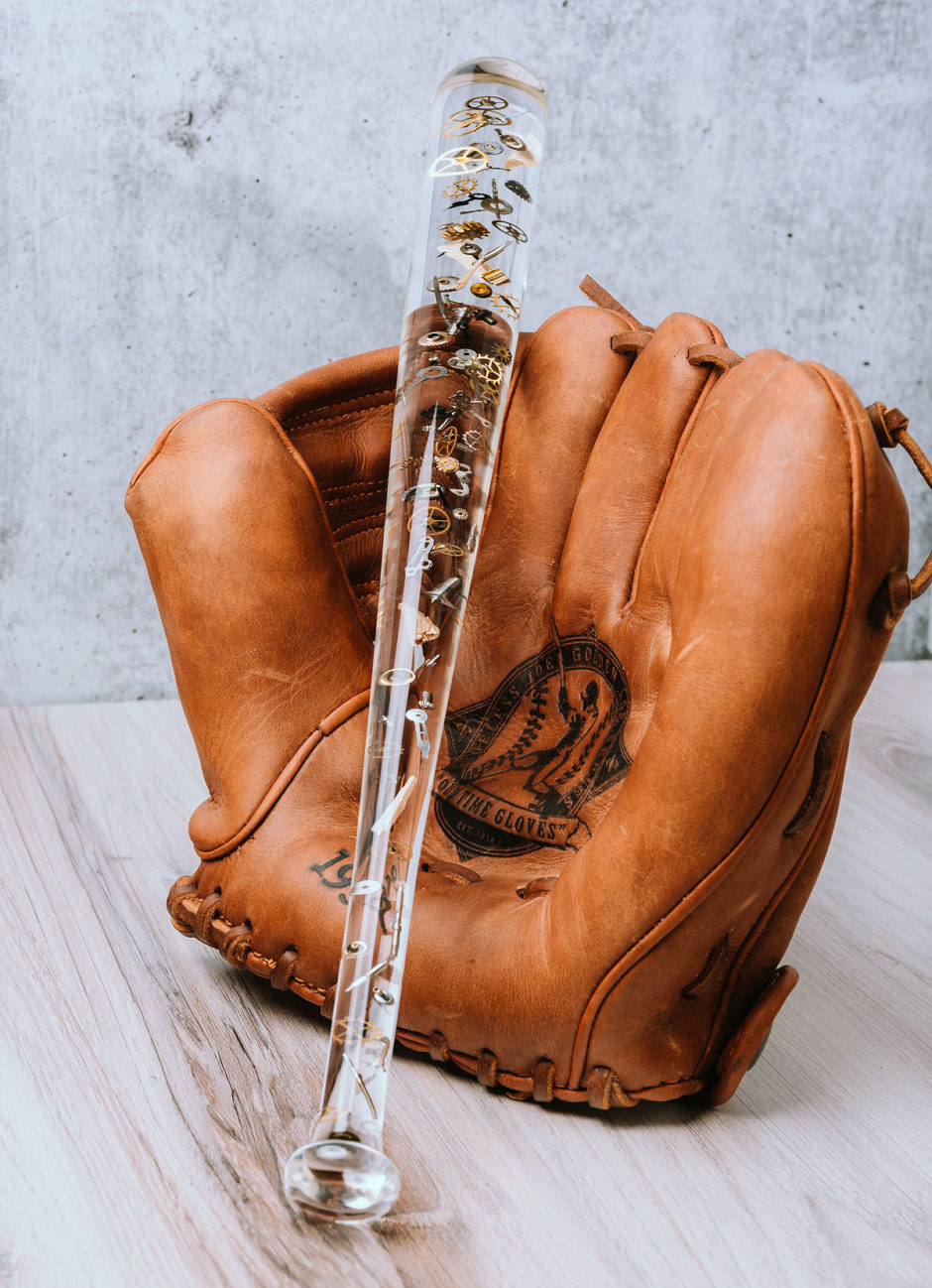 美国棒球联名手表,棒球手标志的手表