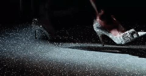 圣诞新年搞事情！Gucci豪得金光灿灿熊和狮子要抢LV吉祥物的地位