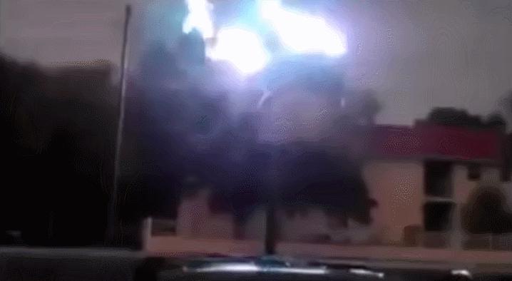 穿越窗户、飞入居民家中爆炸的球状闪电，刘慈欣为之著有同名书籍