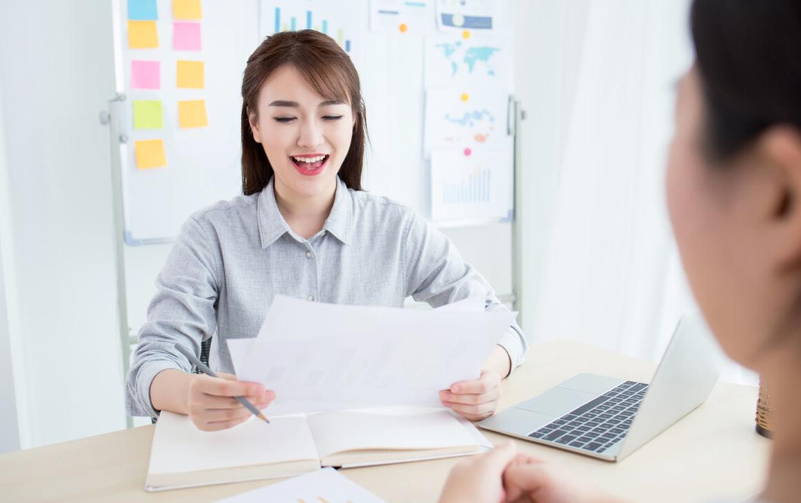 面试官问你好看吗该怎么回答,面试你觉得自己漂亮吗