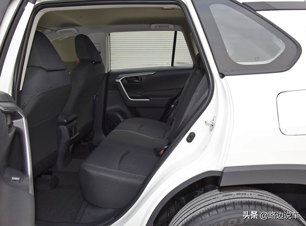 丰田RAV4荣放的动力比较弱吗?它油耗高吗?车主反馈了用车感受