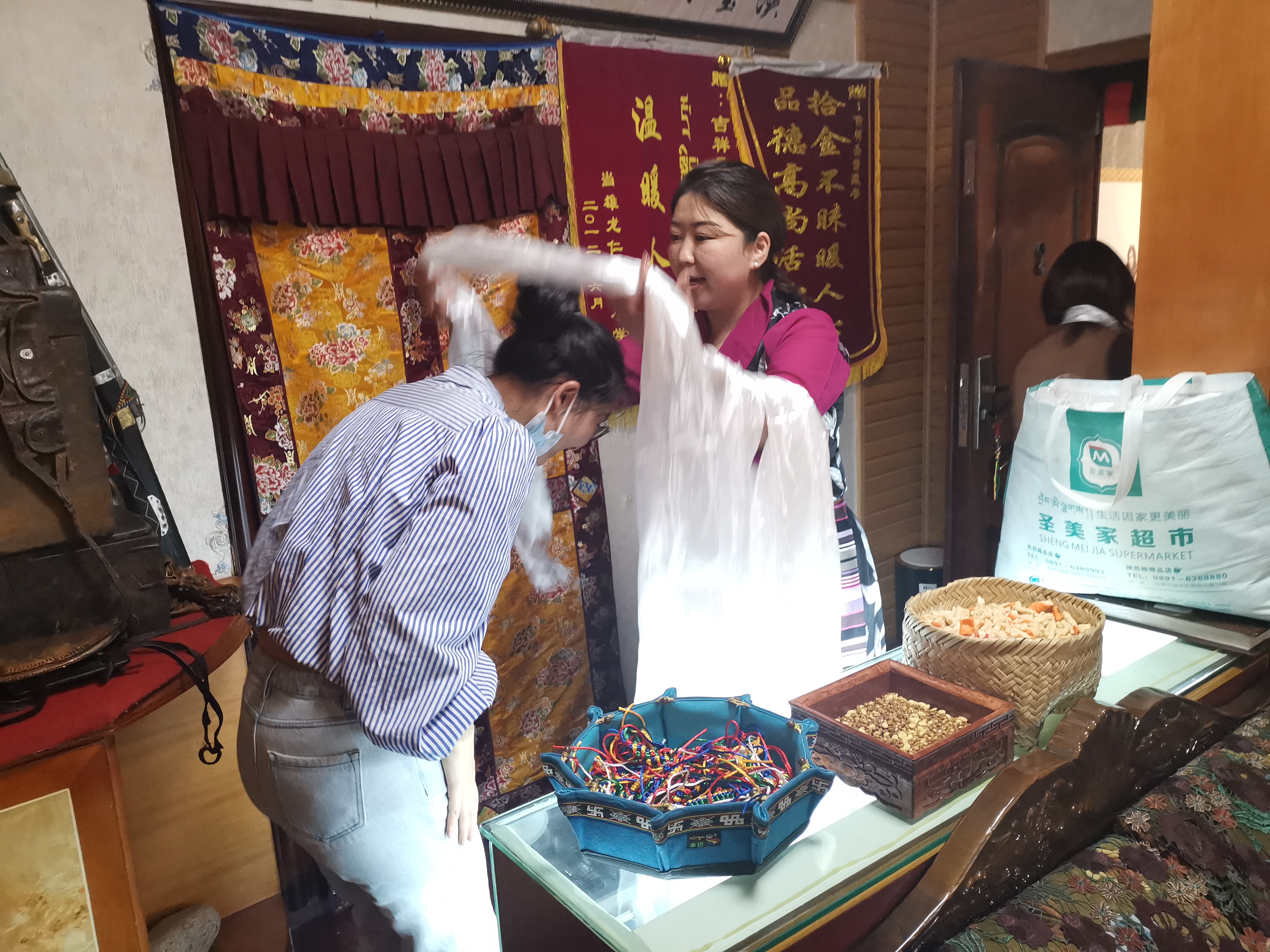 西藏拉萨这个城市好吗,拉萨市区是什么样的地方