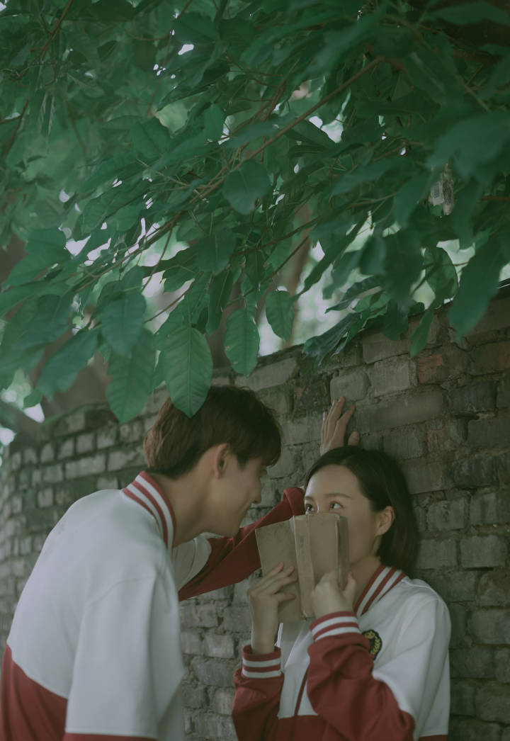 见证你从校服到婚纱的爱情,希望你也能遇到从校服到婚纱