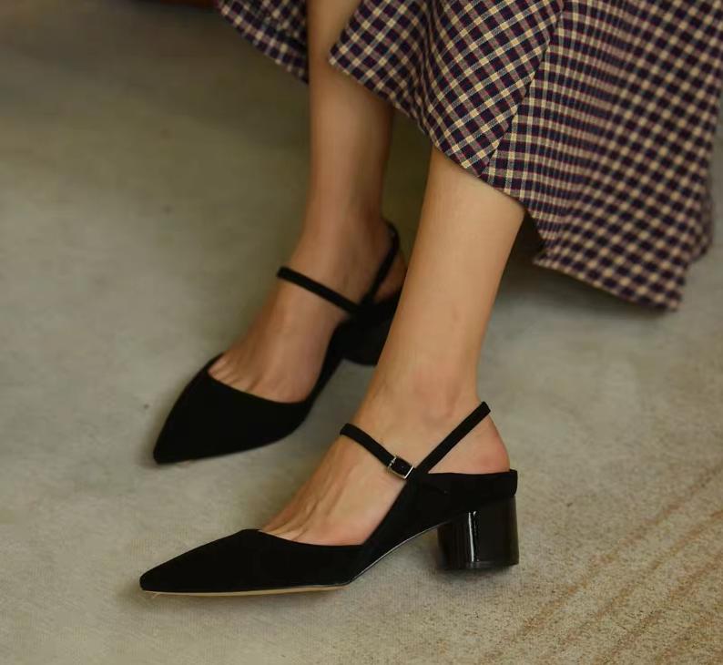 什么样的粗跟高跟鞋穿着舒服秋冬,今年流行的粗跟高跟鞋秋冬款