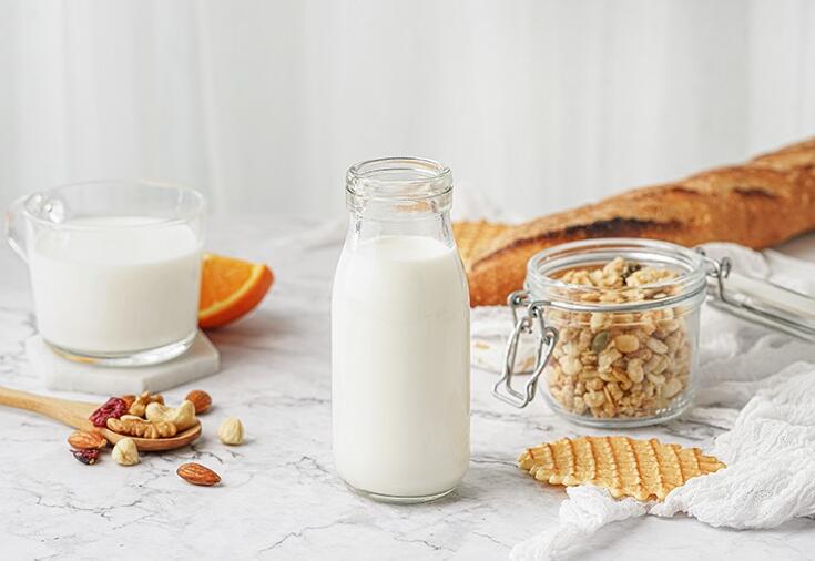 不愧是两孩子的妈,直播间推荐牛奶不忘提醒观众,真正的良心主播