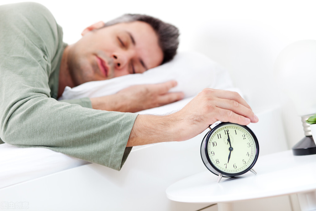 想睡又睡不着是什么原因,为什么失眠越想睡越睡不着