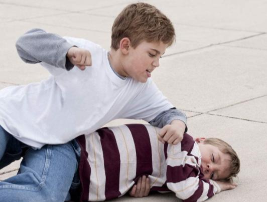 打架前发抖是怂吗,一般人为什么打架会发抖