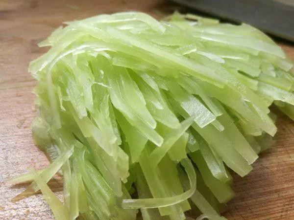 莴笋是焯水好还是直接炒,莴笋最忌焯水和直接炒