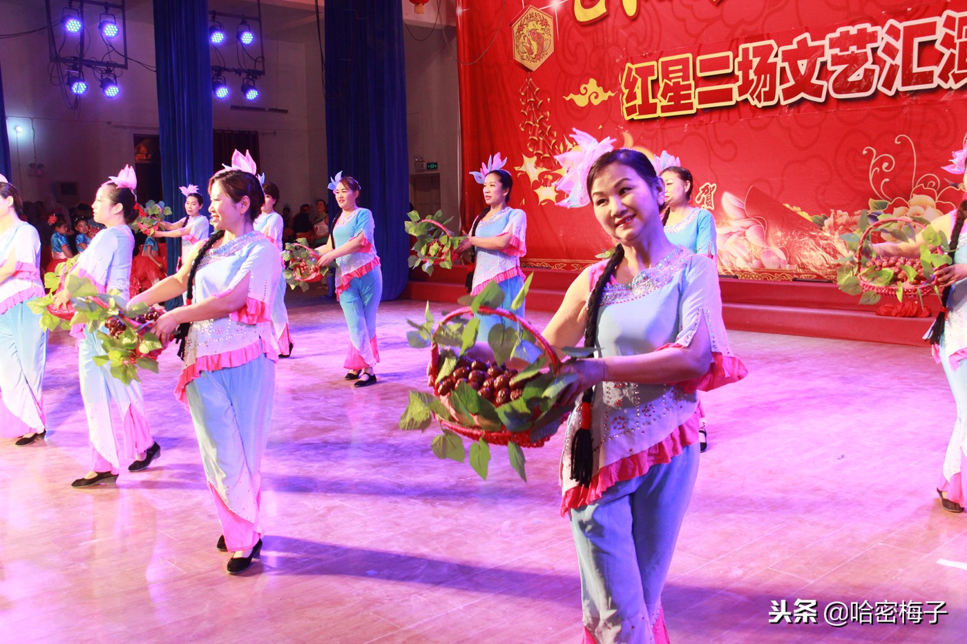 吃新疆美食看新疆自然景观,品尝新疆美食内地