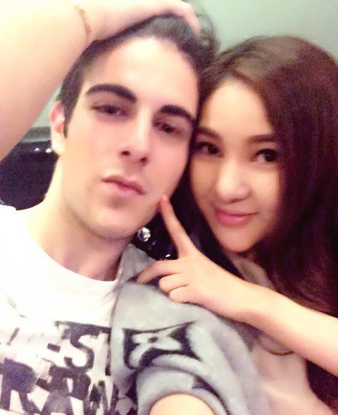 坐牢5年躺赚300万，郭美美的糜烂生活，扯掉多少网红的遮羞布