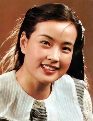 林青霞扎头发年轻照片,林青霞邓丽君