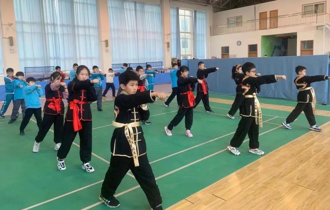 小学有特色的社团活动课,胶州市第六实验小学运动会