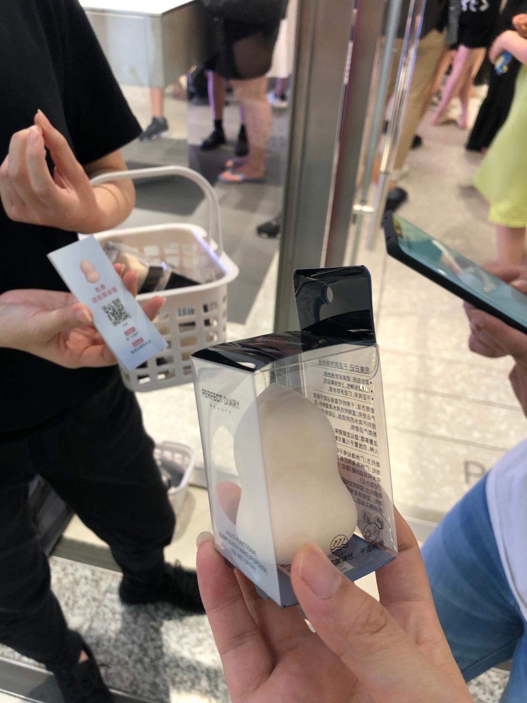 完美日记丝绒唇釉v01和v07,完美日记金丝绒唇釉v10-v16介绍