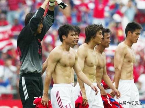 足球赛场上为什么不能脱衣庆祝,足球比赛中为什么不允许脱衣庆祝