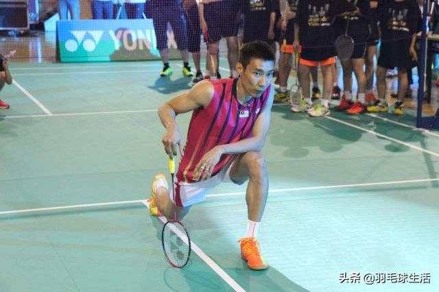 羽毛球赛前热身四点,打羽毛球前的热身动作