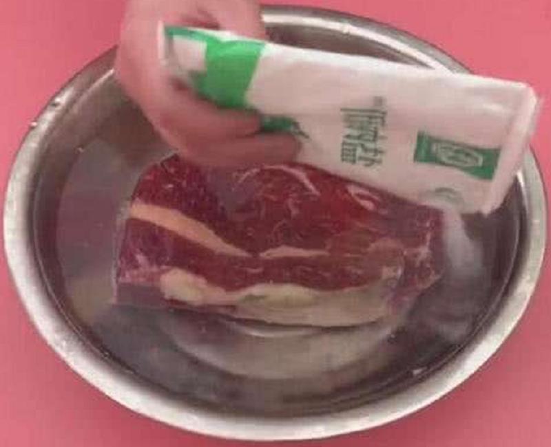 冰箱里冻肉怎么处理才能化开,怎样快速的化解冰箱里的冻肉