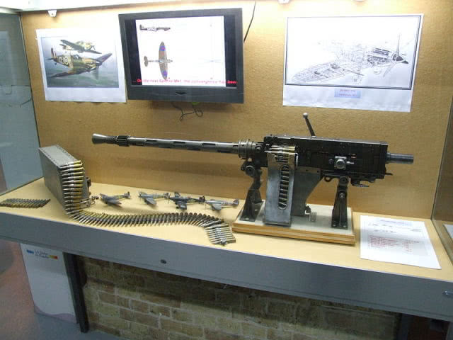 机炮和机枪的区别在哪里,飞机机枪和机炮的区别