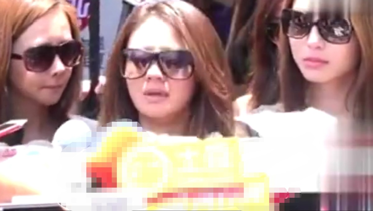 安均璨陈乔恩安以轩,安以轩为已故好友安钧璨庆生