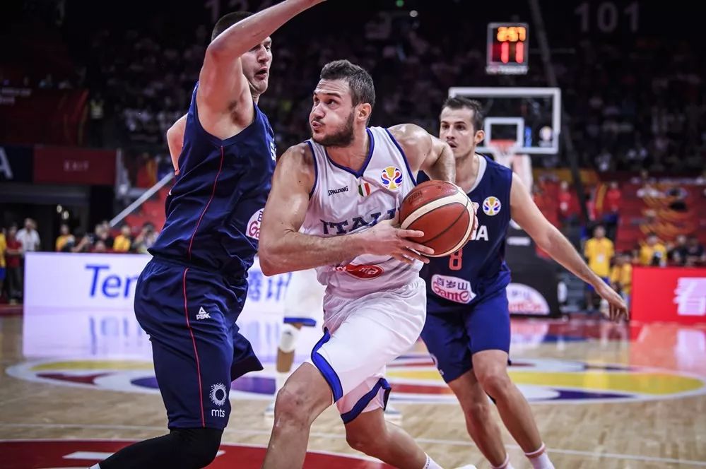 三后卫二中锋战术,三后卫男篮