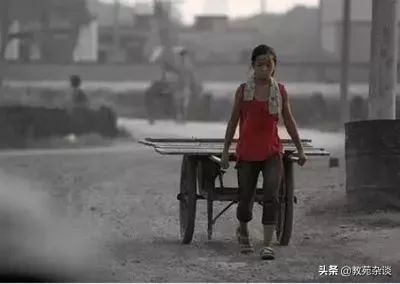 这个世界正在狠狠惩罚不努力的高中生,看完胆战心惊!