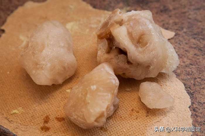 无人飞机会掉下来砸到人吗,飞机遇到颠簸会突然坠落多少米