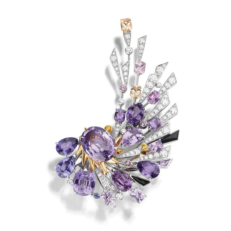 刘亦菲王冠多少钱,刘亦菲晒美照戴皇冠颜值能打