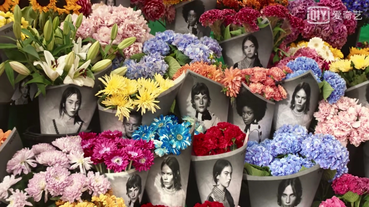 女王节，Prada鲜花让时尚破格融入日常