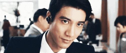 三娃奶爸王力宏，年入4.6亿，却一件衣服穿10年，钱都去哪了？