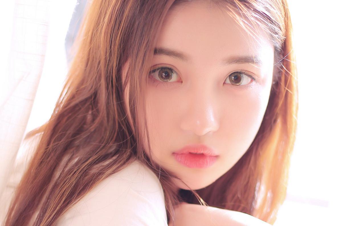 冬天嘴唇干裂起皮小妙招,冬天嘴唇起皮干裂快速解决方法