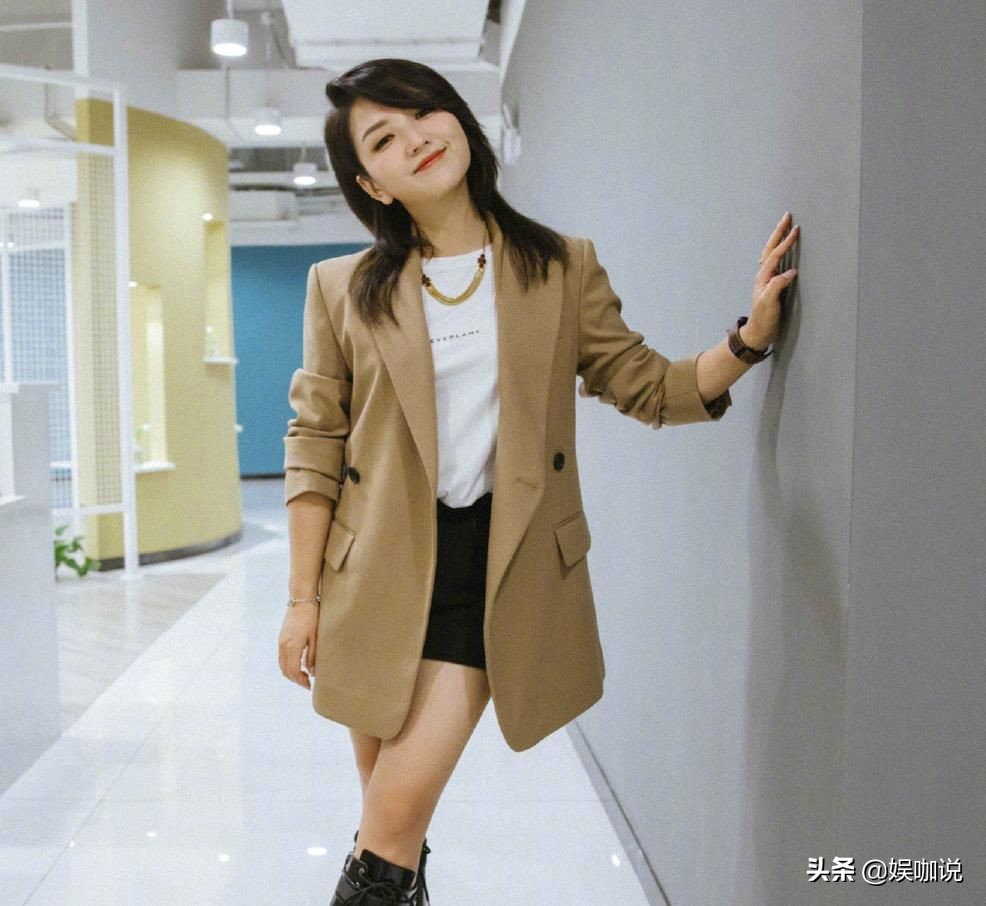 自己只写过三首歌，如今质疑何洁，丁太昇真的资历太老？