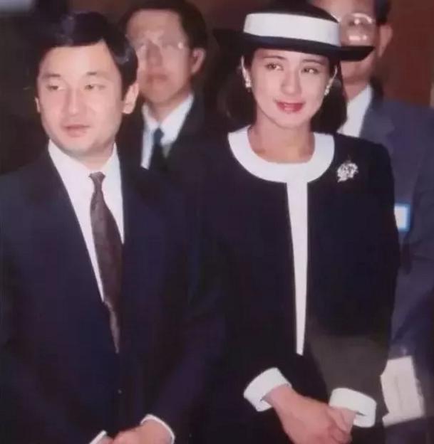 古典型风格适合穿哪些单品,古典风格适合什么人穿